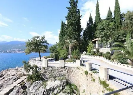 Ribarska Apartment *